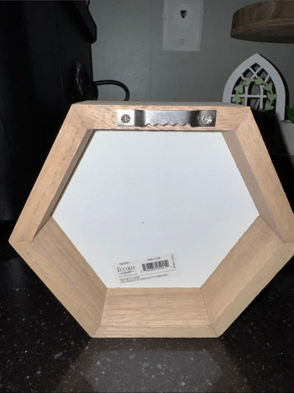 Eccolo Hexagon Bee Sign - White & Black